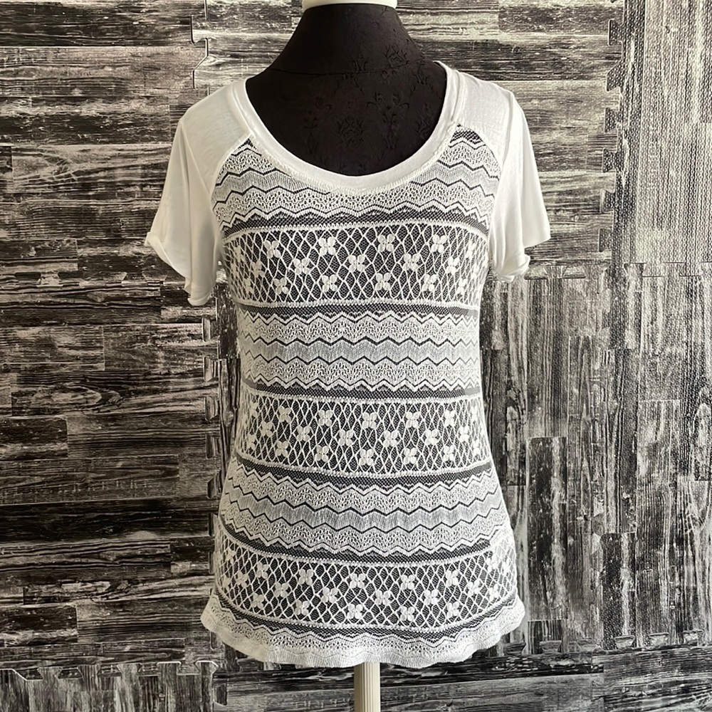 Jack Lace white/cream soft t-shirt w/ v-cut back size small
